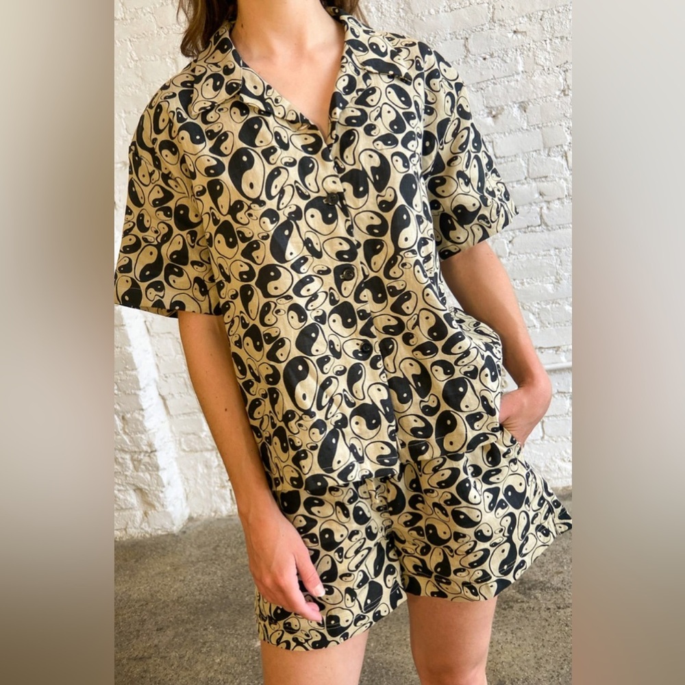 Button-up top ying/yang style